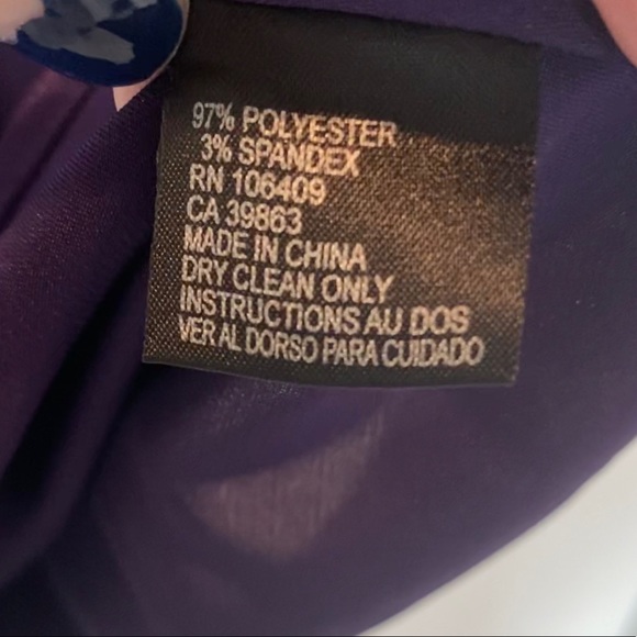 SOLD! Tahari ASL Sleeveless Tie Neck Blouse - Picture 4 of 4